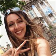 Laureata in Farmacia e specializzata come docente di sostegno per la scuola secondaria di primo e secondo grado